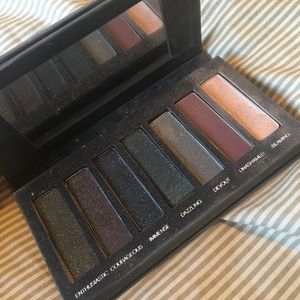 Limited edition shadow palette by Younique